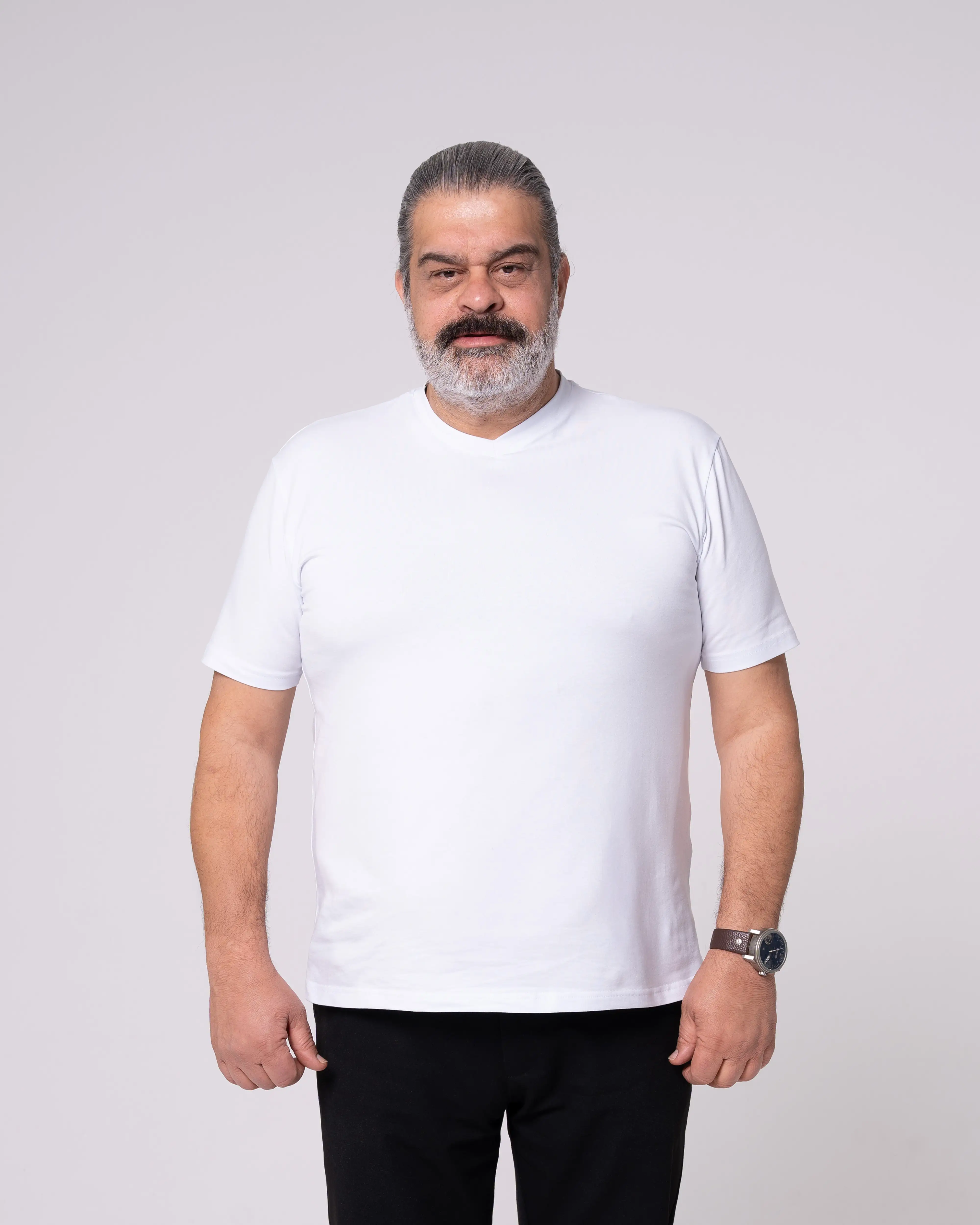 Beyaz V Yaka Tişört - Image 10