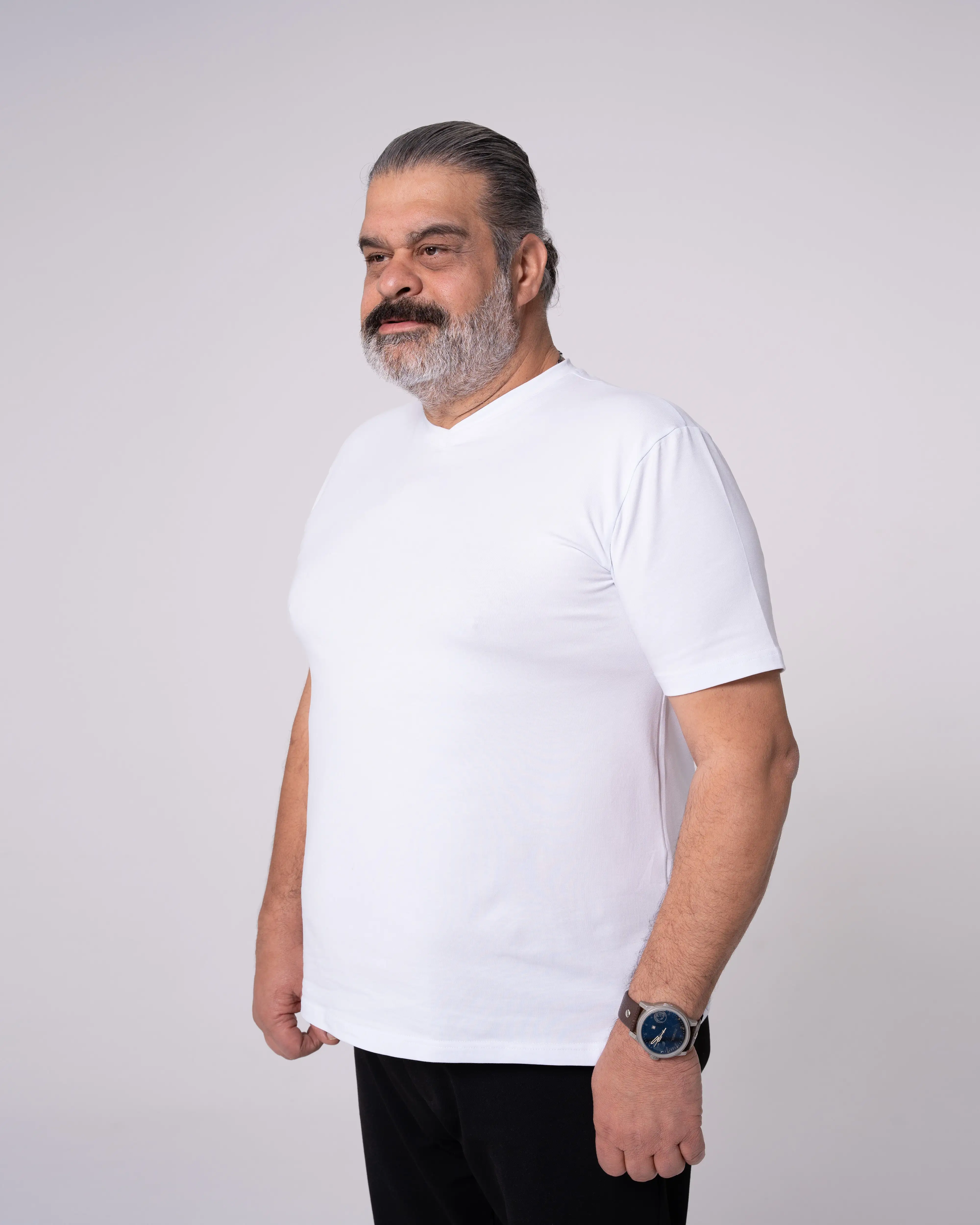 Beyaz V Yaka Tişört - Image 9