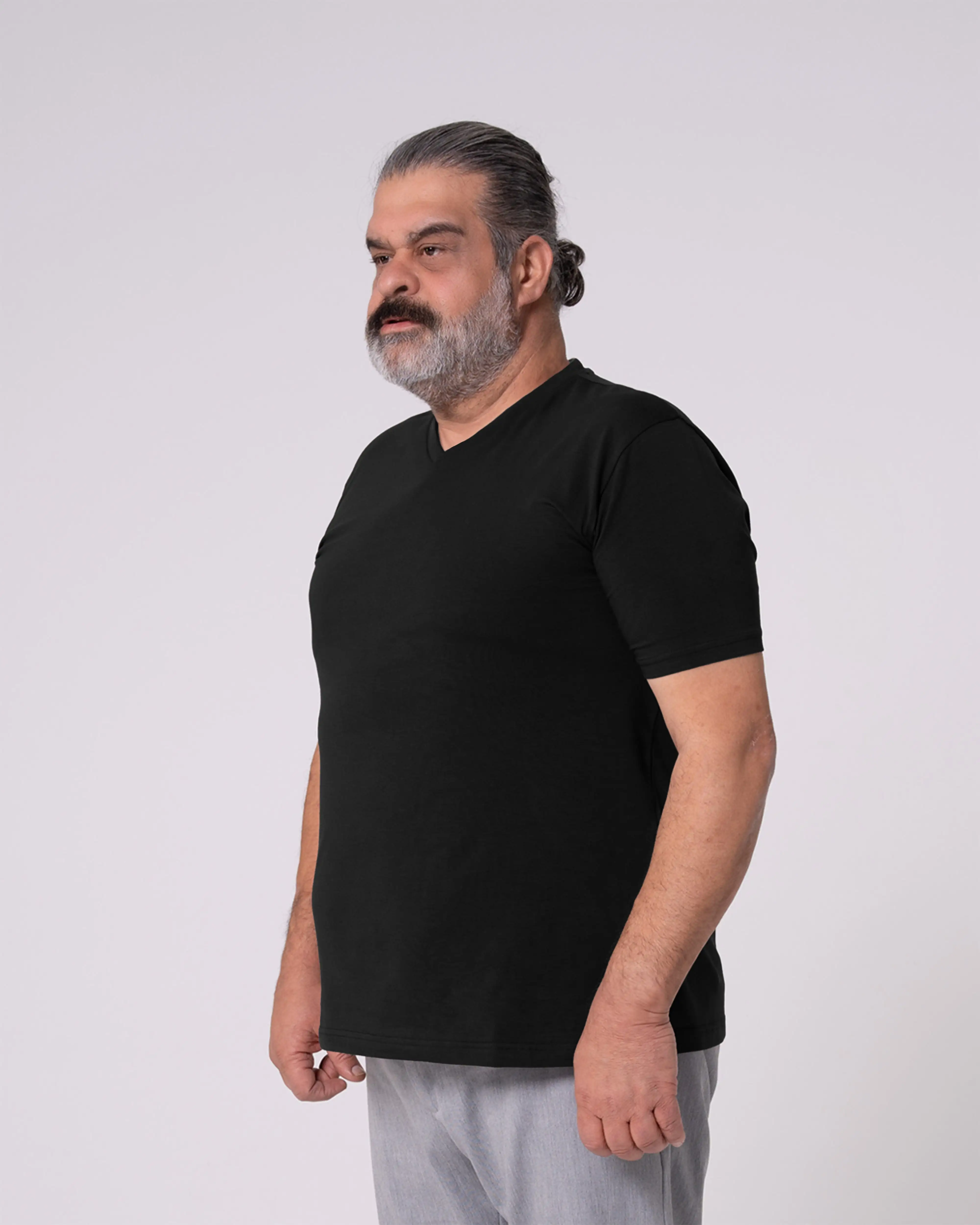 Siyah V Yaka Tişört - Image 9